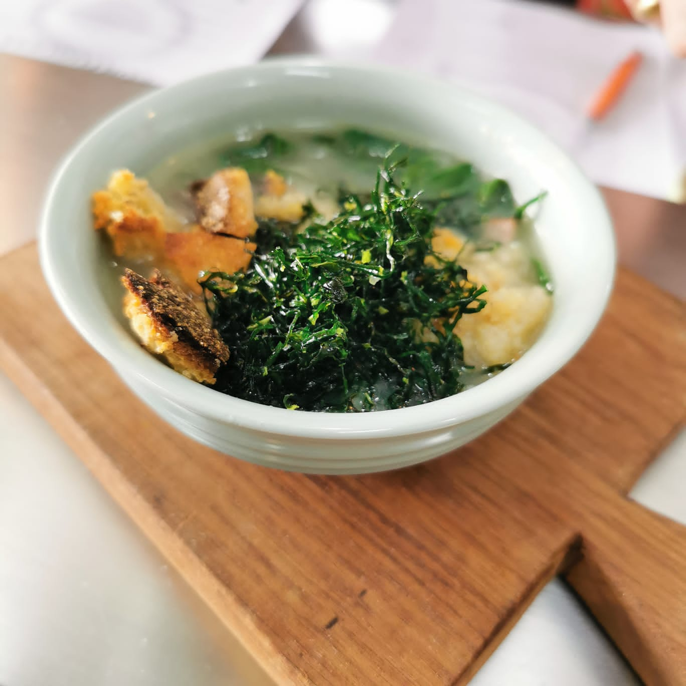 Sopas do MundoDias frios e refeição únicaSopa de cebola gratinada, Caldo  Verde, Sopa Tai com leite de coco, Sopa de milho cremosa com azeite de  mostarda