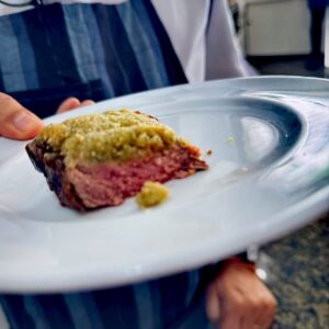 CORDEIRO<BR>Para Fazer em Casa<br>Carré com crosta de ervas, Paleta desmanchando com molho de maçã e hortelã, Kafta e Ragu