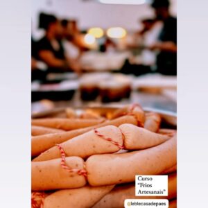 Oficina de Embutidos Artesanais : 2 tipos de salsichas, linguiça e mortadela fina