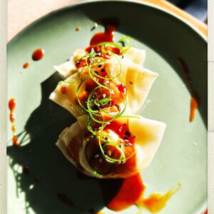 4 Clássicos<br> do Restaurante Carlota<br>Aula Comemorativa<br>30 anos Carlota<br> Cavaquinha com curry Thai<br> Gyoza de Pato<br> Entrecote e Latkes<br>Torta Caramela<br> com cacau do Brasil
