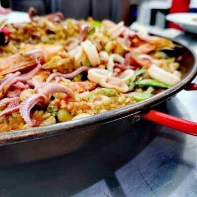 PAELLA <br>e mais preparos emblemáticos da cozinha espanhola<br>AULA SÁBADO<BR> Gazpacho,Tortillas, Creme Catalana e Tinto de Verano<br>19 às 22h (cópia)