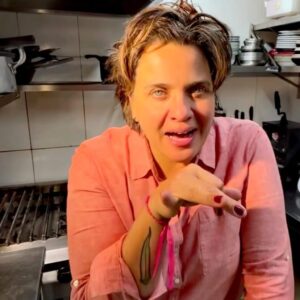 2026<br>A COZINHA LEVE E CRIATIVA DA TATI SZELES<br>do MARCHA E SAI RESTAURANTE<br> Gazpacho<br> de Tomates e Melancia<br>Salpicão de Camarões <br>com Maionese e Iogurte<br> Terrine de queijo de cabra com nozes e pistaches e mais...