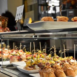 TAPAS BASCAS<BR>montadas com combinações precisas, atenção à textura, ao ponto e à apresentação impecável.