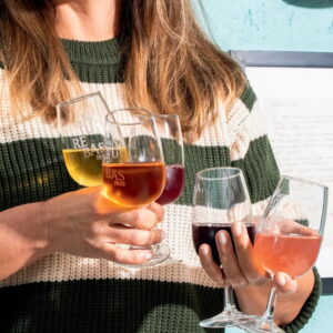 VINHOS NATURAIS<BR>AULA ABERTA<BR> História do Vinho<BR>Processos De Vinificação<BR> com Foco em <BR> Vinhos Naturais, Orgânicos e Biodinâmicos <br> Aula com a expert Lis Cereja<br> à frente da <BR> FEIRA NATUREBAS <br>Inscrições sem custo<br> Reservas via whatsApp<br>Vagas Limitadas