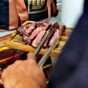 EXPERIÊNCIA CHURRASCO4<BR>FAVORITOS DA CHEF FEED<br>LETICIA MASSULA <BR>New York Strip, Ribeye cap, Entrecote,Assado de tira<br> Denver Steak<br> e Acompanhamentos de Grelha<BR> Aula no Açougue Feed<BR>