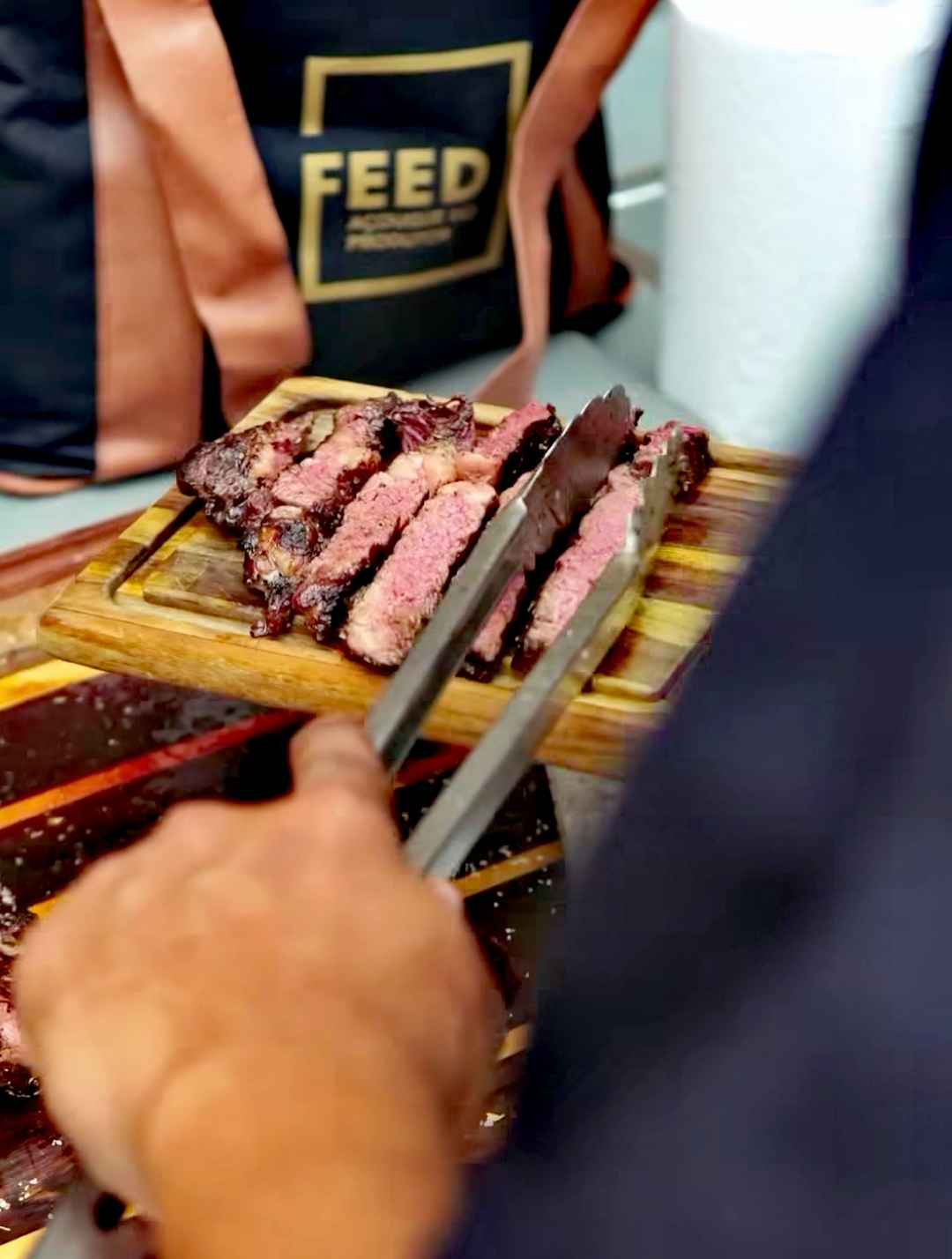 EXPERIÊNCIA CHURRASCO4<BR>FAVORITOS DA CHEF FEED<br>LETICIA MASSULA <BR>New York Strip, Ribeye cap, Entrecote,Assado de tira<br> Denver Steak<br> e Acompanhamentos de Grelha<BR> Aula no Açougue Feed<BR>