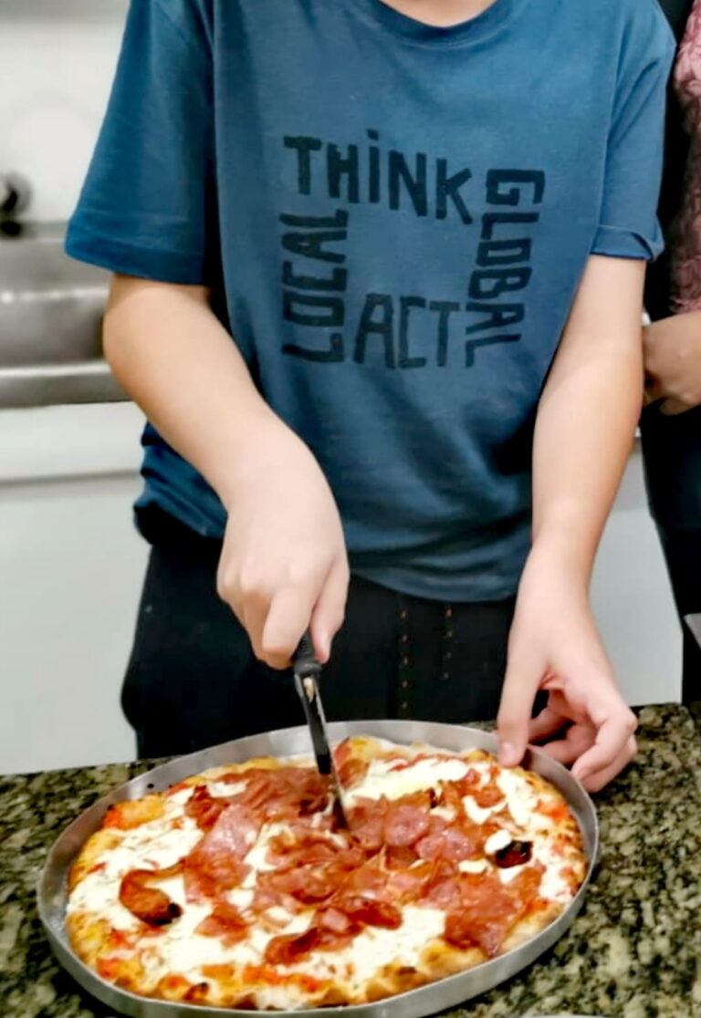 CRIANÇAS NA COZINHA<br>ÀS SEGUNDAS-NA WK<br>PIZZA E LIMONADA