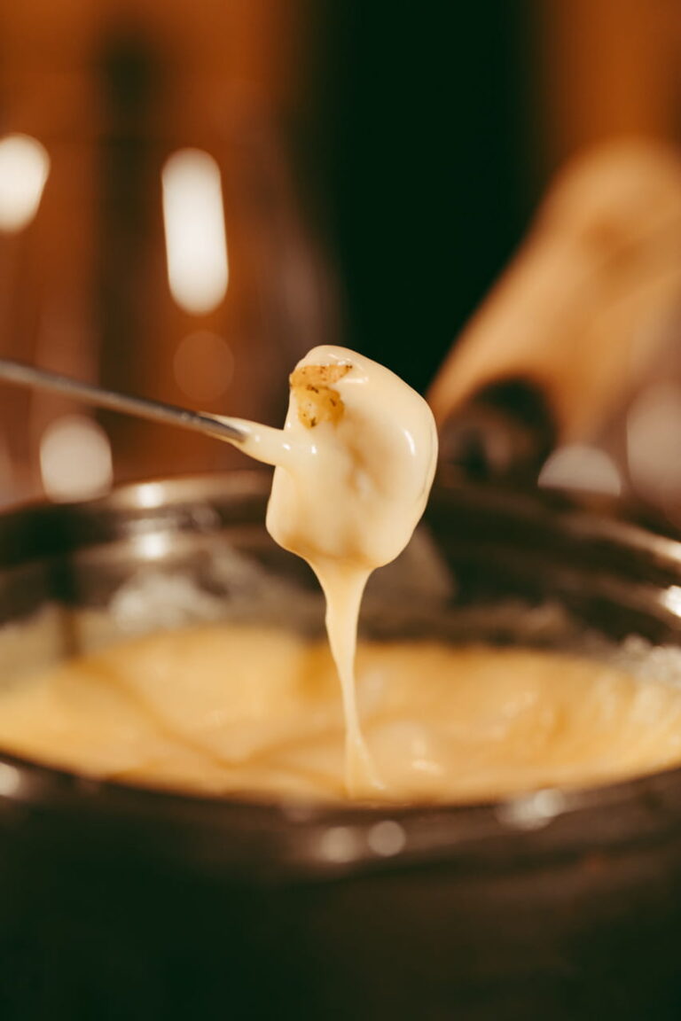 FONDUE DO HOTEL TORIBA<br>QUEIJO CLÁSSICO,<br> QUEIJOS DA SERRA DA MANTIQUEIRA <BR>FONDUE DE CHOCOLATE